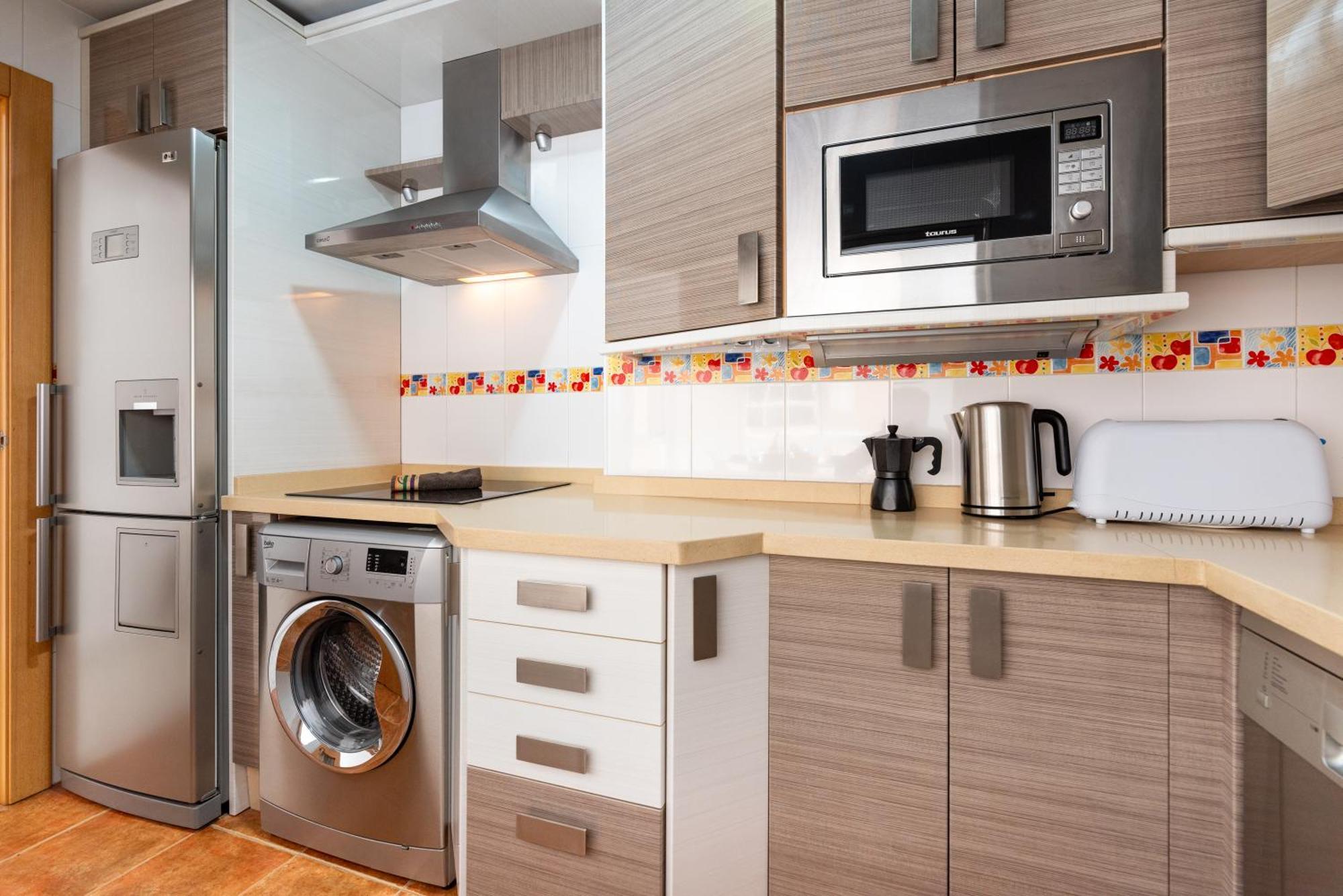 Wintowinrentals Quiet Apartment, Good Location, Free Parking مالقة المظهر الخارجي الصورة