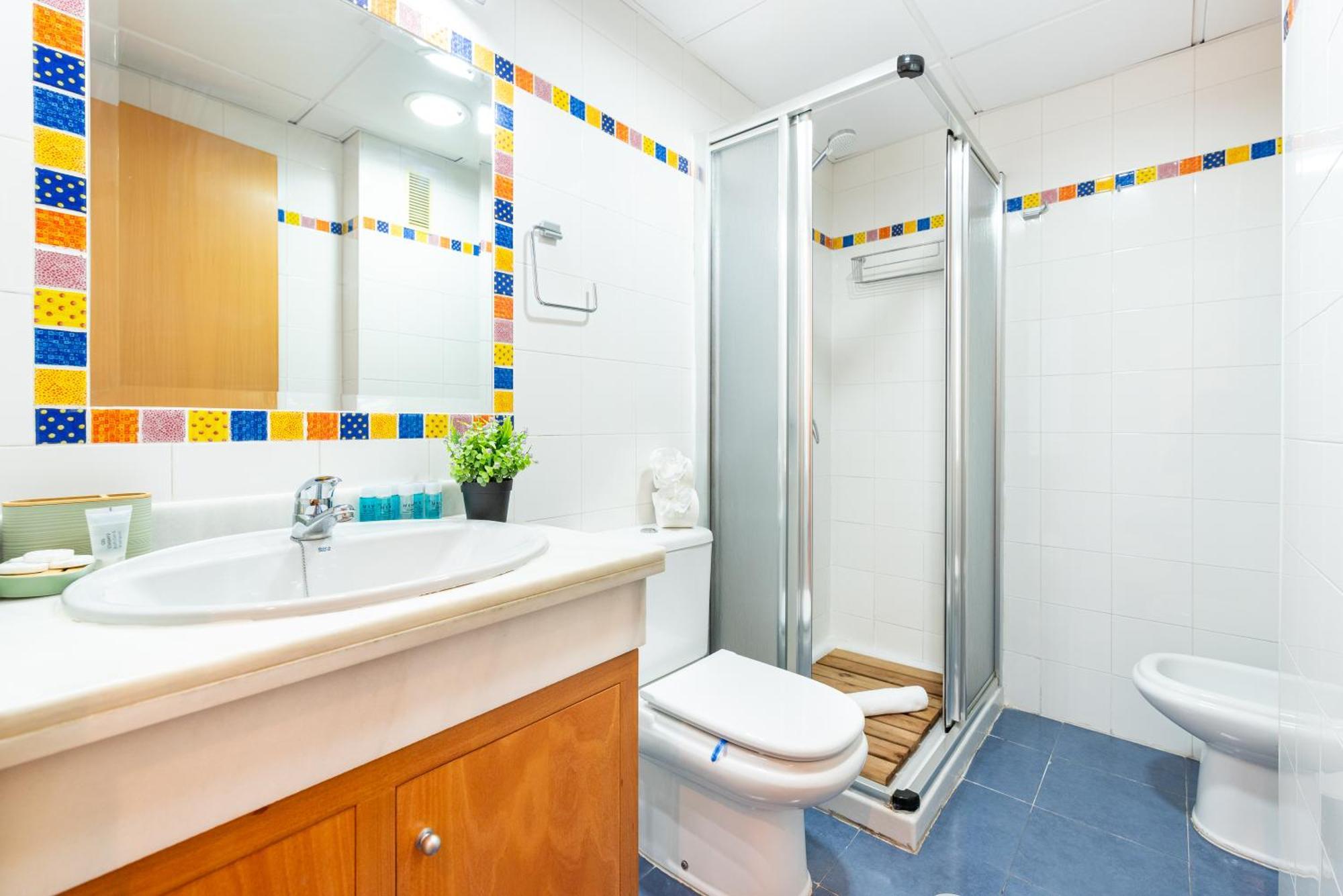 Wintowinrentals Quiet Apartment, Good Location, Free Parking مالقة المظهر الخارجي الصورة