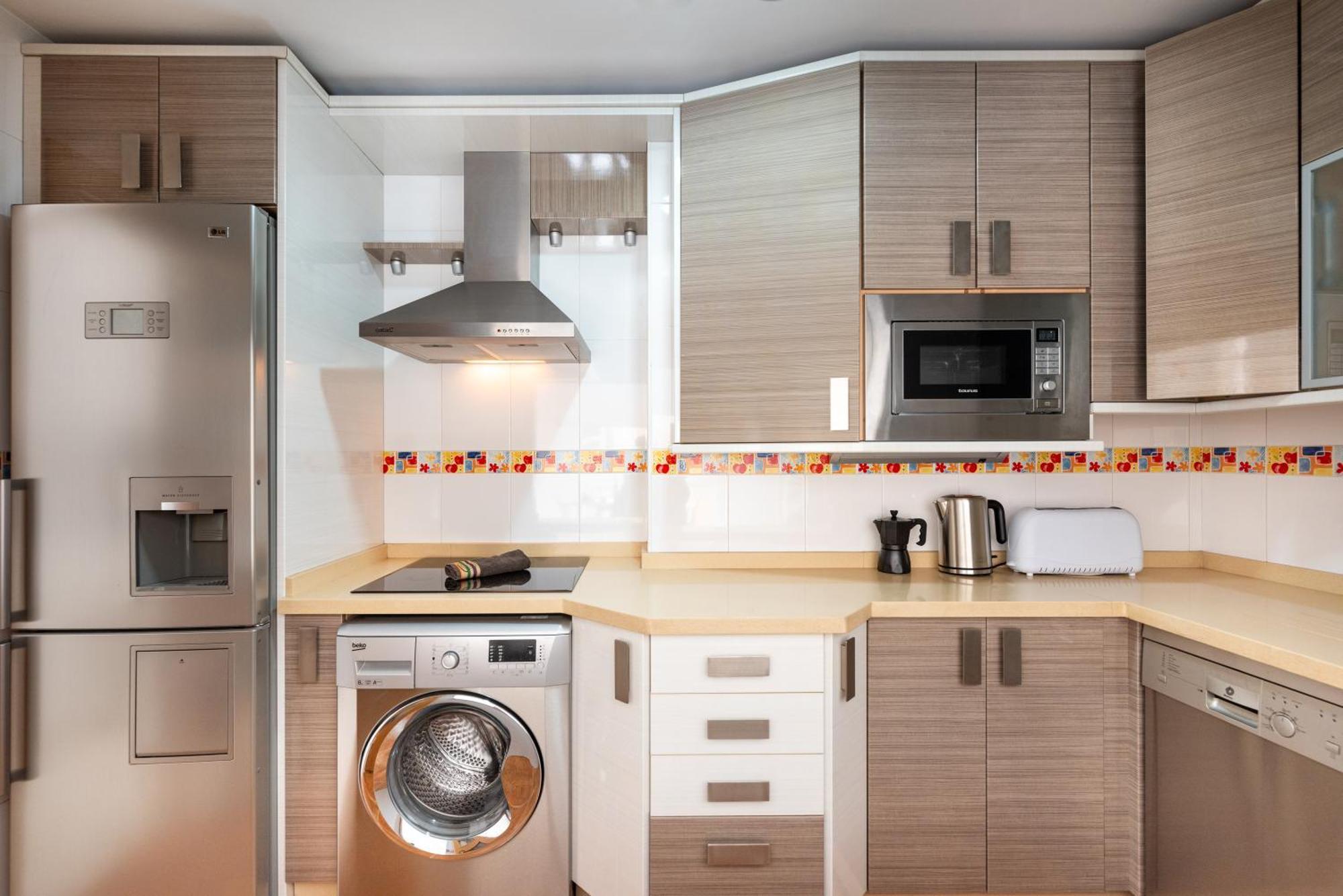 Wintowinrentals Quiet Apartment, Good Location, Free Parking مالقة المظهر الخارجي الصورة